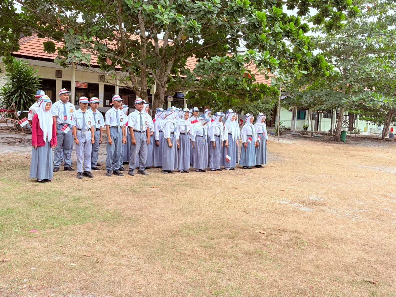 Upacara HUT ke-81 Kemerdekaan RI di SMAN 1 Kotawaringin Lama Hadirkan Formasi Khusus Paskibra