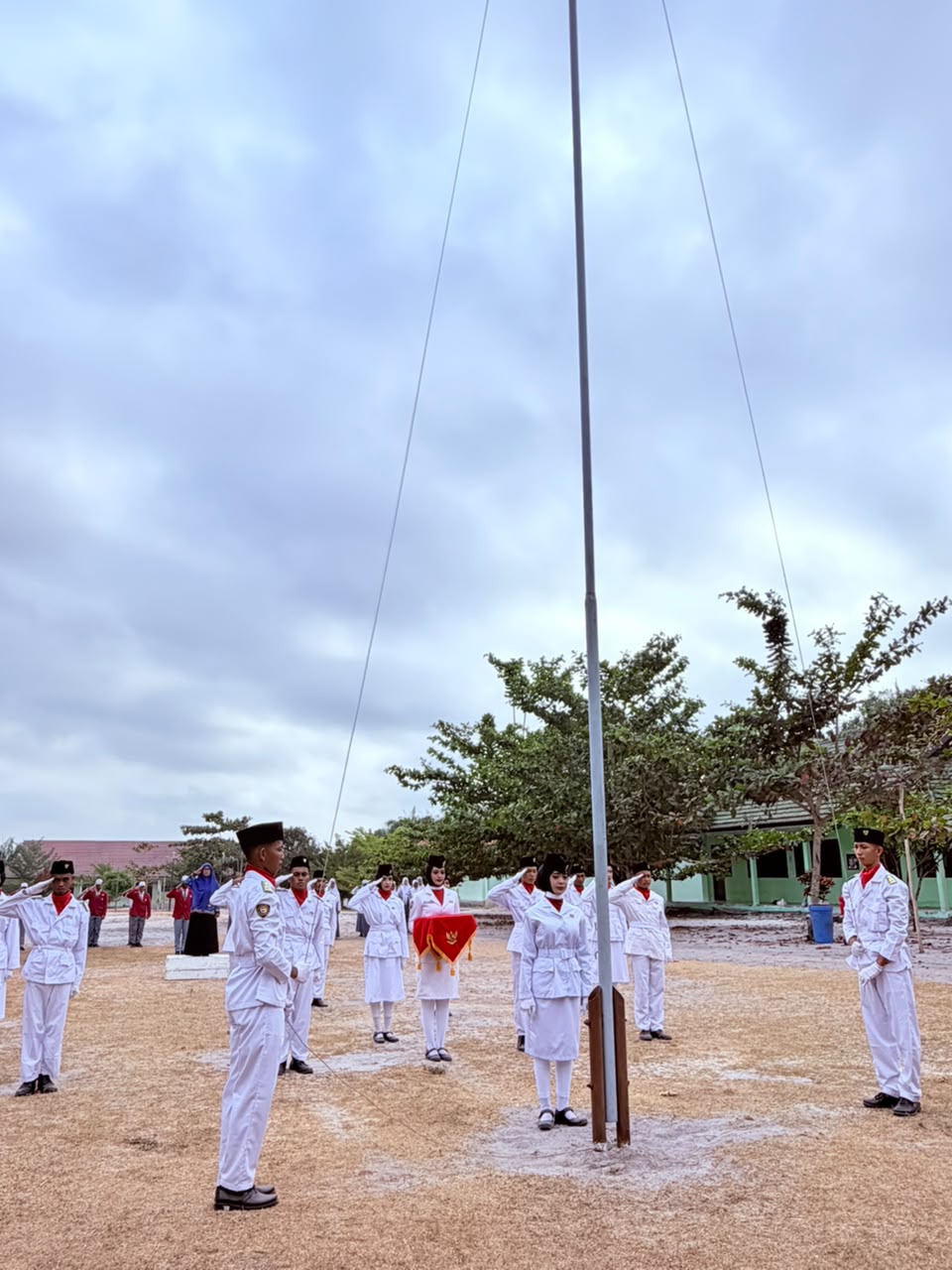 Upacara HUT ke-81 Kemerdekaan RI di SMAN 1 Kotawaringin Lama Hadirkan Formasi Khusus Paskibra