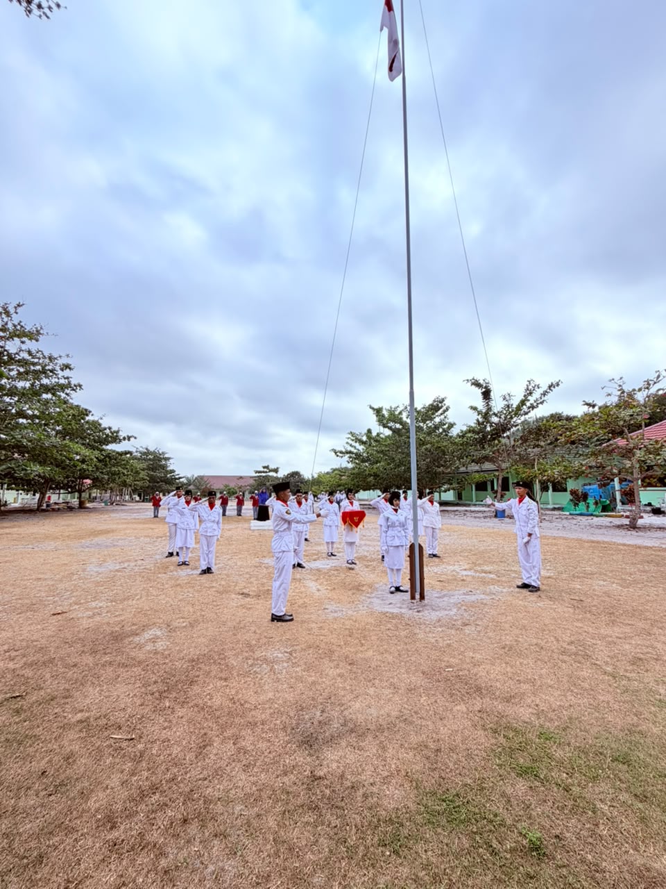 Upacara HUT ke-81 Kemerdekaan RI di SMAN 1 Kotawaringin Lama Hadirkan Formasi Khusus Paskibra